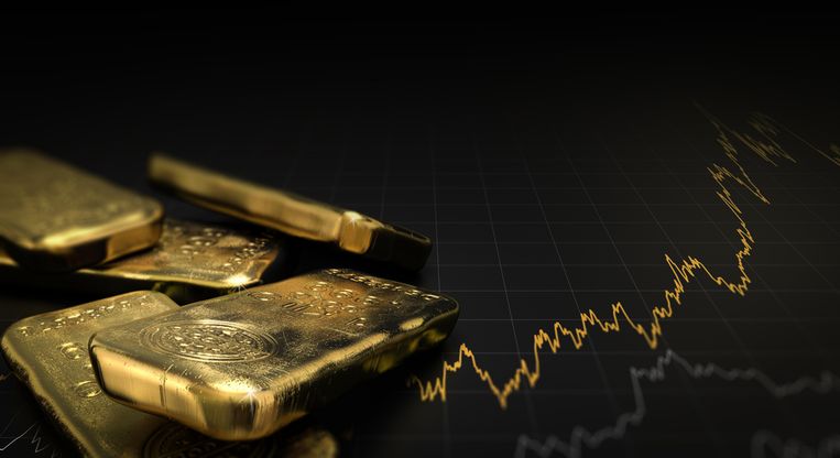  De prijs van goud is woensdag voor het eerst sinds 2013 nog eens voorbij de symbolische grens van 1.500 dollar (1.338 euro) per ounce (31,1 gram) gegaan - het gevolg van onrust op de markten. Goud maakt zijn naam als veilige haven voor beleggers toch waar. Het edelmetaal levert zelf geen rente op, maar door de rentedalingen lopen investeerders weinig opbrengst mis. Zo kan je zelf in goud investeren. 