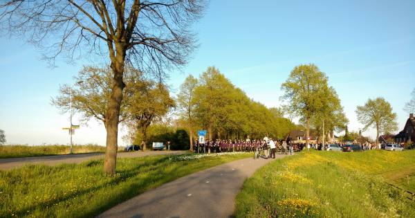 Hoe Alem zich 74 jaar later Jan Klingen nog herinnert:'Met zijn handen op zijn pet werd hij weggevoe