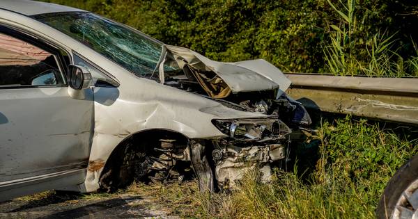 A27 dicht richting Utrecht na ongeval bij Werkendam.