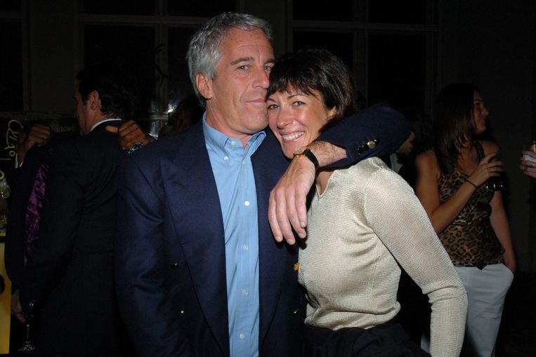 Jeffrey Epstein en Ghislaine Maxwell op een sponsorbijeenkomst in New York in 2005. 