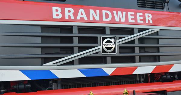 Brandweer treft een verlaten camper in het water bij Wolphaartsdijk .
