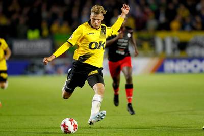 Van Hooijdonk opnieuw van grote waarde voor NAC, De Graafschap blijft koploper