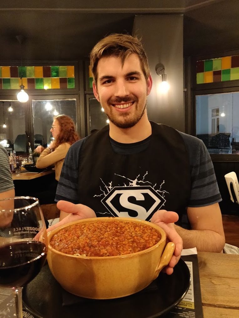 Bekend in Mister Spaghetti: de XL-challenge. Binnen de 30 minuten 2,3 kilogram spaghetti met saus opeten