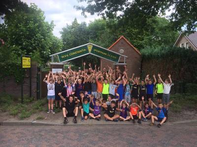 Jubileum-editie: Constantia Wanroij neemt voor 50ste keer kinderen mee op voetbalkamp