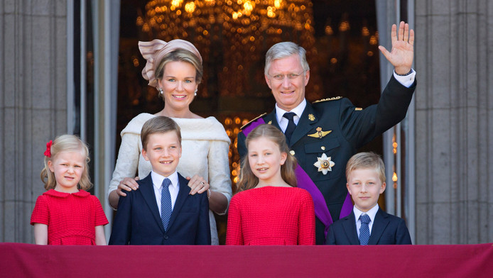 Les frères et la soeur de la future reine Elisabeth privés ...