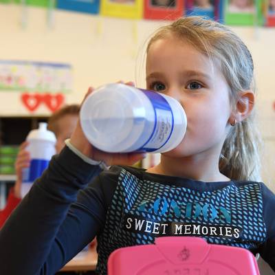 Conflict verplicht water drinken op Brabantse school opgelost