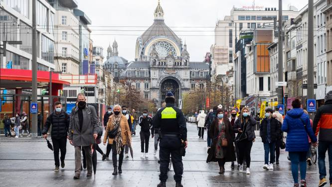 Vandenbroucke: “Als burgemeesters afstand niet kunnen garanderen, gaan koopzondagen niet door”