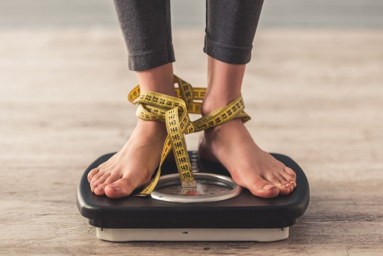Als je gaat sporten en gezonder eten duurt het even voor je echt resultaat ziet, maar de geduldigen onder ons worden beloond. Alleen: dat buikje gaat maar niet weg. En hoe zit het met die love handles, de vetophoping op je heupen? Sportkinesist Lieven Maesschalck en zijn team geven advies over hoe je ook rond je probleemzones gewicht verliest.