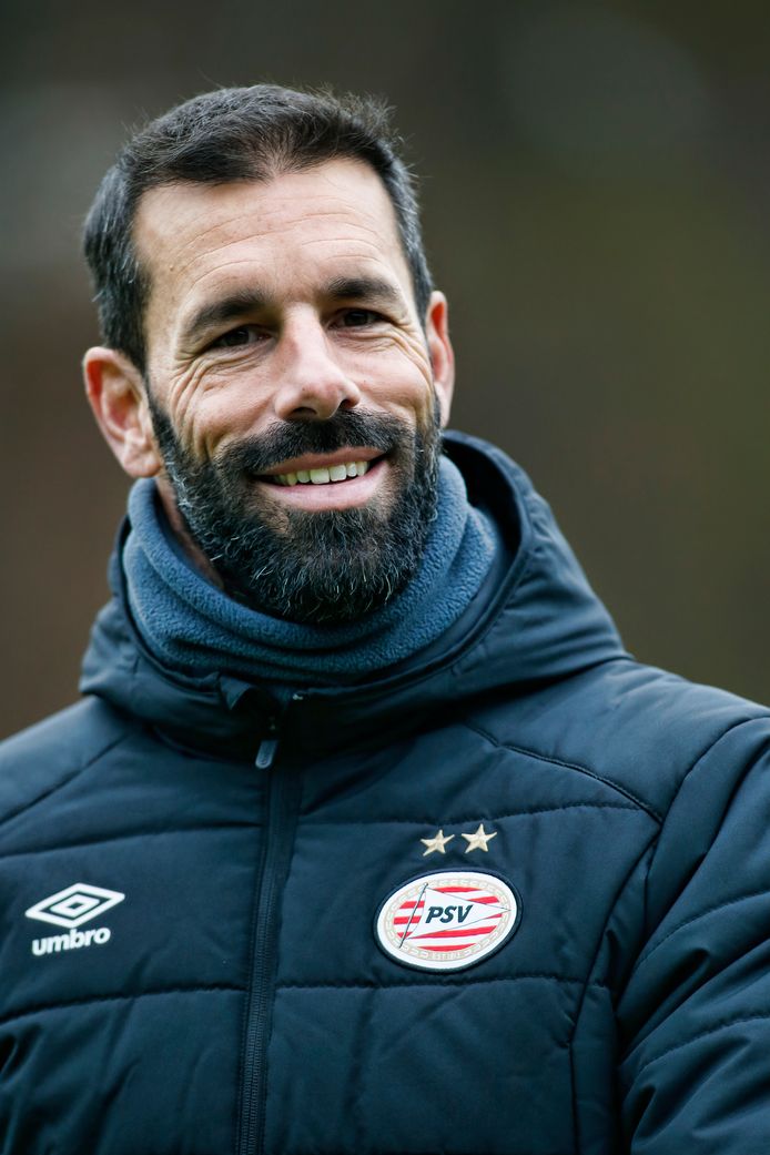 Van Nistelrooij baalt van uitschakeling, maar ziet toekomst zonnig in