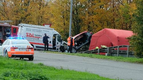 Bestuurder bestelwagen getuigt na horrorcrash op E19