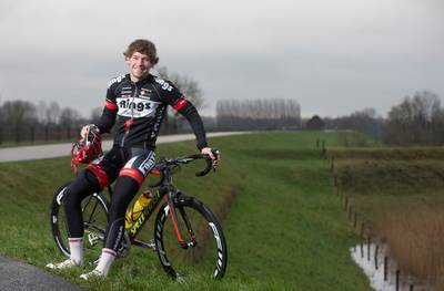 Jorik van Egdom wint triatlon in Weert