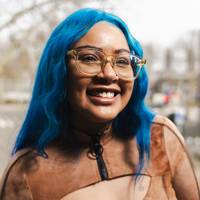 ‘Misschien moeten we juist praten met wie we op het eerste gezicht niet zouden praten’: Zaïre Krieger breekt en verbindt in haar debuutbundel