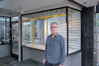 Juwelier Geluk schrok zich kapot van mokerslagen op zijn etalage