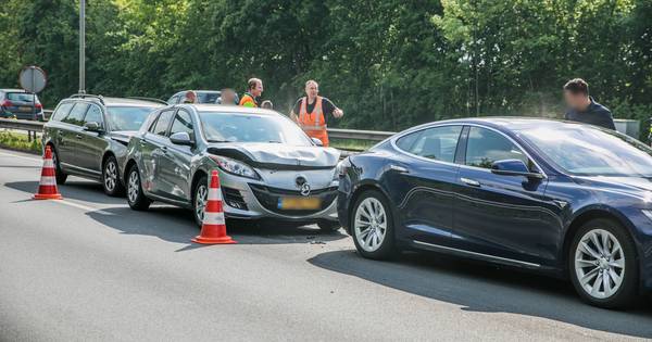 Vrouw gewond door kettingbotsing op N325 in Arnhem.