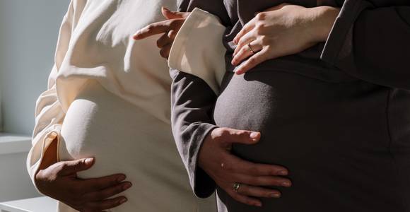 Doula’s winnen aan populariteit in Vlaanderen. Ook Yati liet zich bijstaan door zo’n geboortecoach: “Ik schrok ervan hoe weinig ik over bevallen wist”