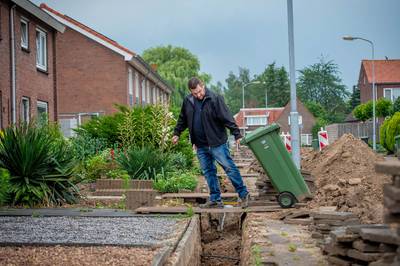 Buurt is al maanden een maanlandschap: ‘De stroomkabels liggen open en bloot in de sleuven’