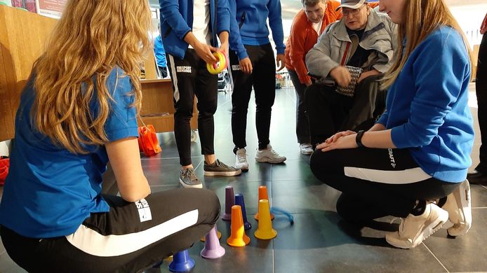 Super Studenten helpen ouderen in beweging komen in Roosendaal: 'nog FD-85