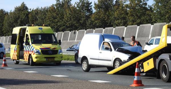 Weer ongeval op A2: gewonde bij botsing ter hoogte van Leende - Eindhovens Dagblad
