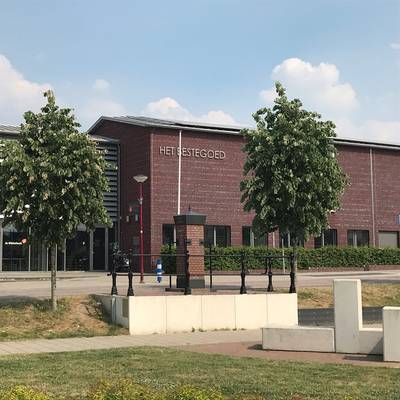 Namen burgerslachtoffers ook op monument Elst