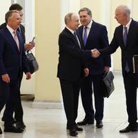 ‘Zelensky komt vrijdag’: telefoongesprek gelekt waarin Amerikaanse gezant Witkoff Kremlin advies geeft over hoe Trump te bespelen