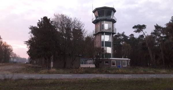 Gezocht: leuke bestemming voor verkeerstoren op vliegbasis ...