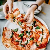 Dít is dus de beste manier om pizza opnieuw op te warmen