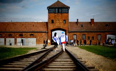 Auschwitz roept ‘Instagrammende’ bezoekers tot de orde