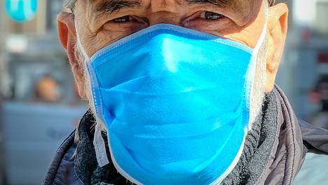 Een mondmasker kán nuttig zijn, maar toch zullen experts ze nooit verplichten