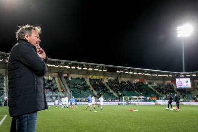 De Graafschap-trainer De Jong looft debutant Etemadi: ‘Fantastische redding’