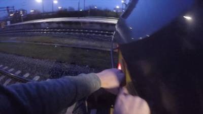 ProRail boos om treinsurfer: 'Ontoelaatbaar en illegaal'