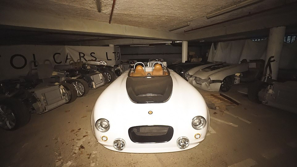 Youtubers Vinden Voor Meer Dan Miljoen n Klassieke Auto S In Verlaten Gebouw Foto Tubantia Nl