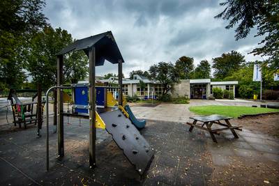 Kamer geschokt door sluiting Amsterdamse basisschool vanwege lerarentekort