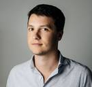 Crombez lijkt te beseffen dat hij stilaan met zijn hielen boven de afgrond staat