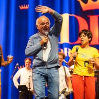 ▶ Jan Peumans duikt op bij ‘De Ideale Wereld’ op Pukkelpop: bekijk hier 3 opvallende fragmenten uit de show