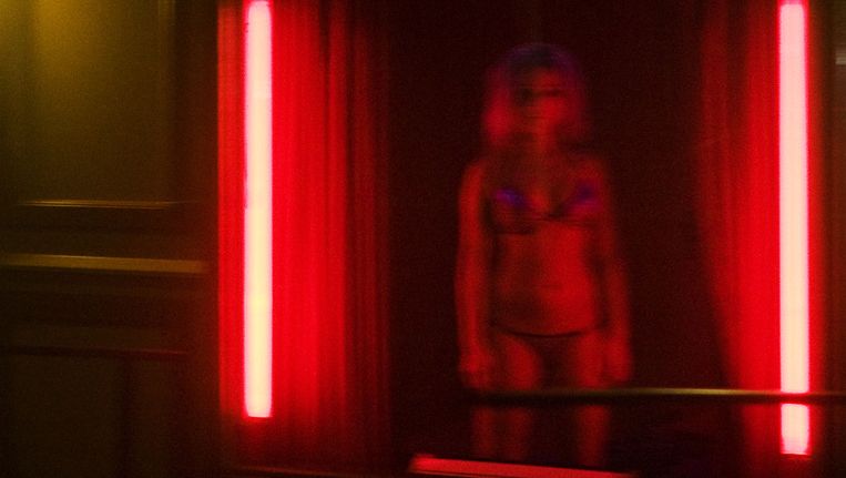 Hoertjes op de Wallen lijden honger - Trouw