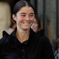 Vlaams modetalent Julie Kegels (27) kaapt prestigieuze LVMH Prize weg als eerste Belg en wint 400.000 euro