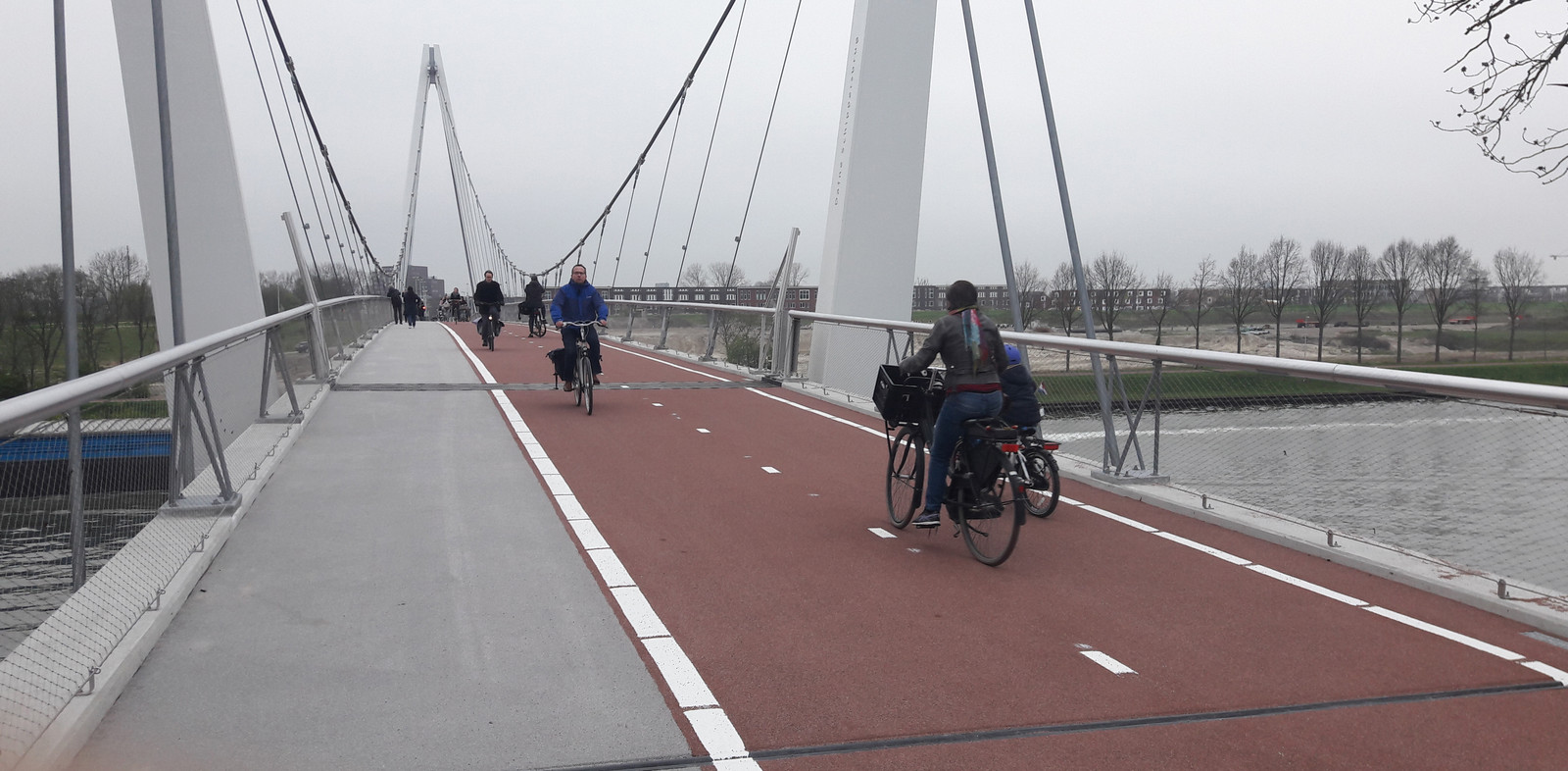 Onderzoek naar anti-vriesasfalt Dafne Schippersbrug | Foto ...