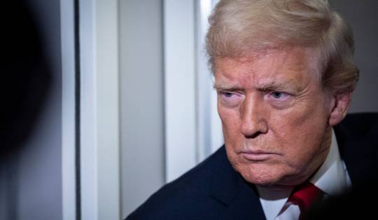 Omkoping? Zwitserse parlementsleden willen onderzoek naar cadeaus aan Trump: ‘Doel heiligt niet alle middelen’