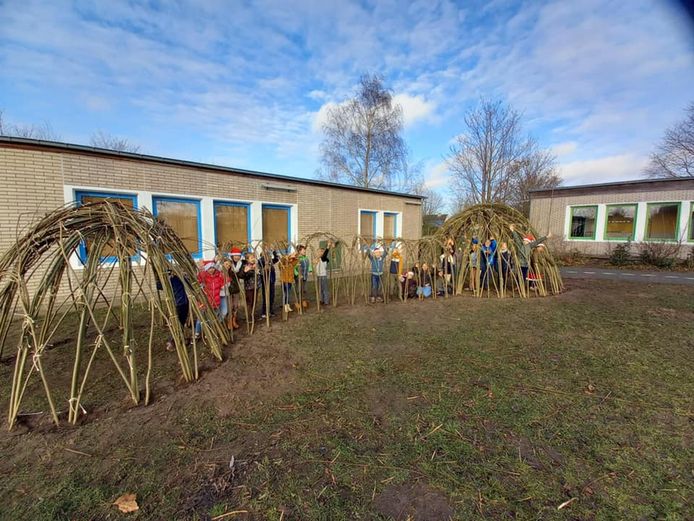 Nu zijn het nog kale takken, maar tegen de zomer worden het groene hutten.