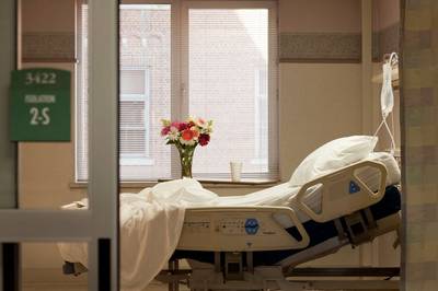 Le patient d'un hôpital décède après avoir reçu des médicaments destinés à son voisin