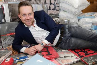Met Dekbed Discounter wordt Niels (29) slapend rijk
