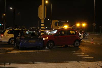 Botsing op kruising bij De Klomp zorgt voor flinke schade