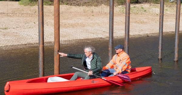 Nat pak voor waterschappers bij test nieuwe Vechtvlinder-sluis Junne - De Stentor