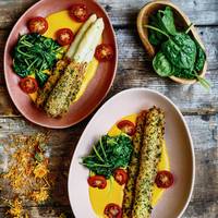 Groenten stelen de show: krokante asperges met curry-kaassaus