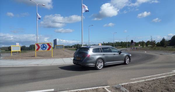Definitief einde aan gevaarlijk kruispunt: rotonde in N322 bij Andel - BD.nl