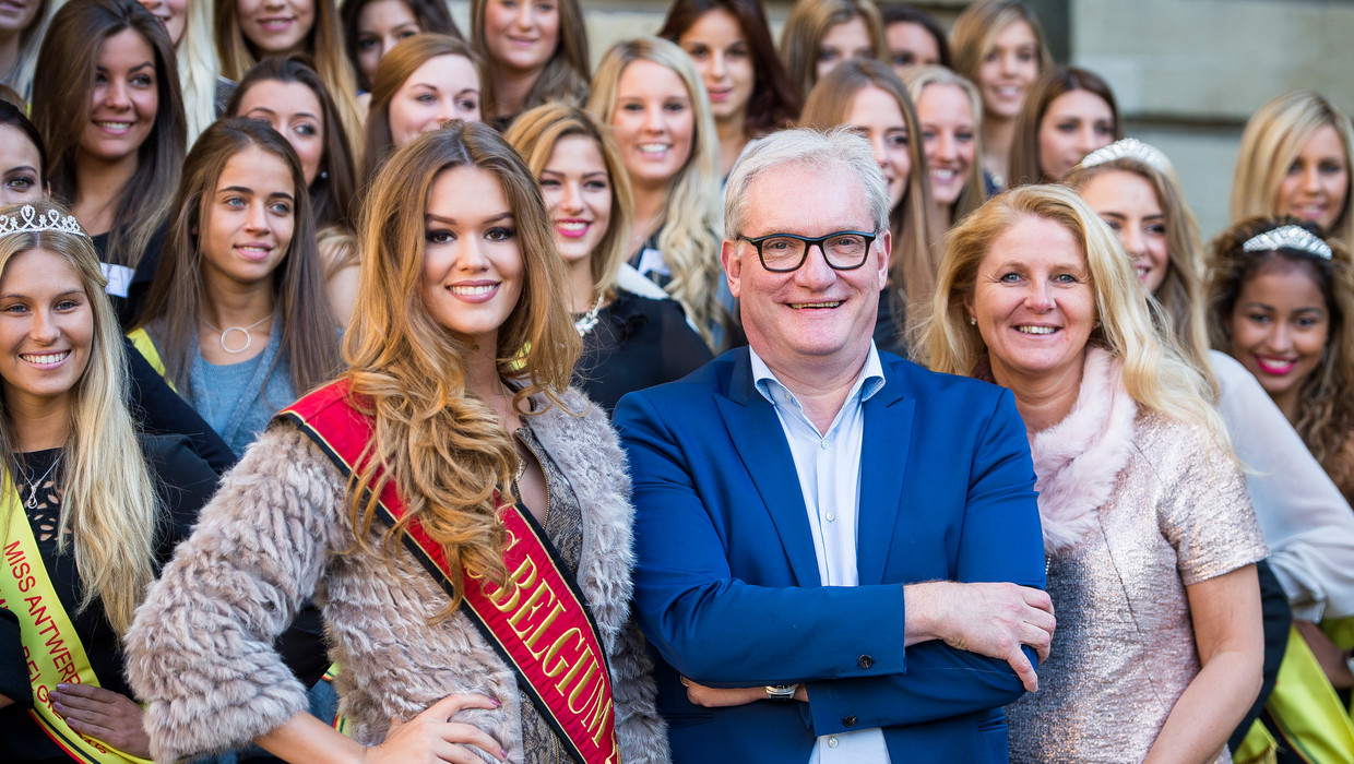 Kandidaten Miss België bezoeken parlement "Is Michel de Vlaamse