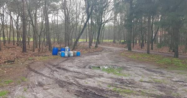 Meerdere vaten met drugschemicaliën gedumpt in buitengebied De Beerzen - Eindhovens Dagblad