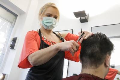 Les coiffeurs déçus de ne pas pouvoir rouvrir: “Un bain de sang va suivre”