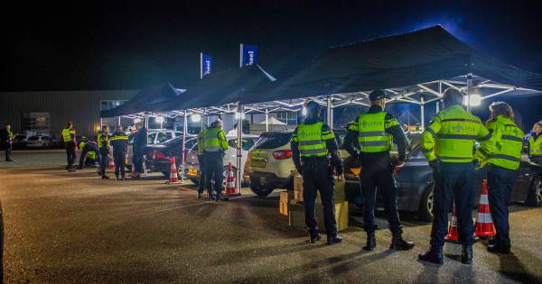 30 auto’s in beslag genomen bij grote verkeerscontrole in Spankeren