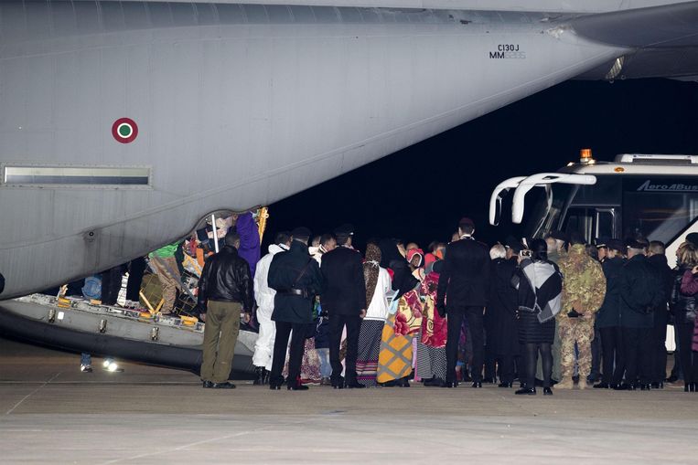 Gisteren landden in Rome twee militaire Italiaanse vliegtuigen met in totaal 162 vluchtelingen uit Eritrea, Ethiopië, Somalië en Jemen aan boord.